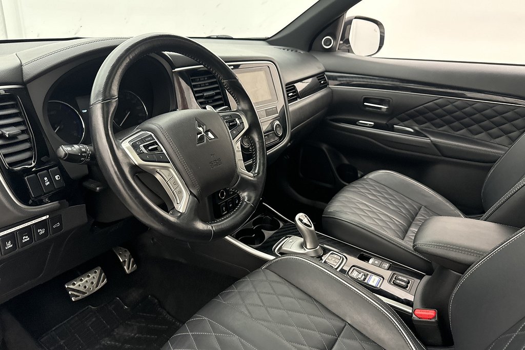 Mitsubishi Outlander P-HEV 4WD Business X Taklucka 360° Drag