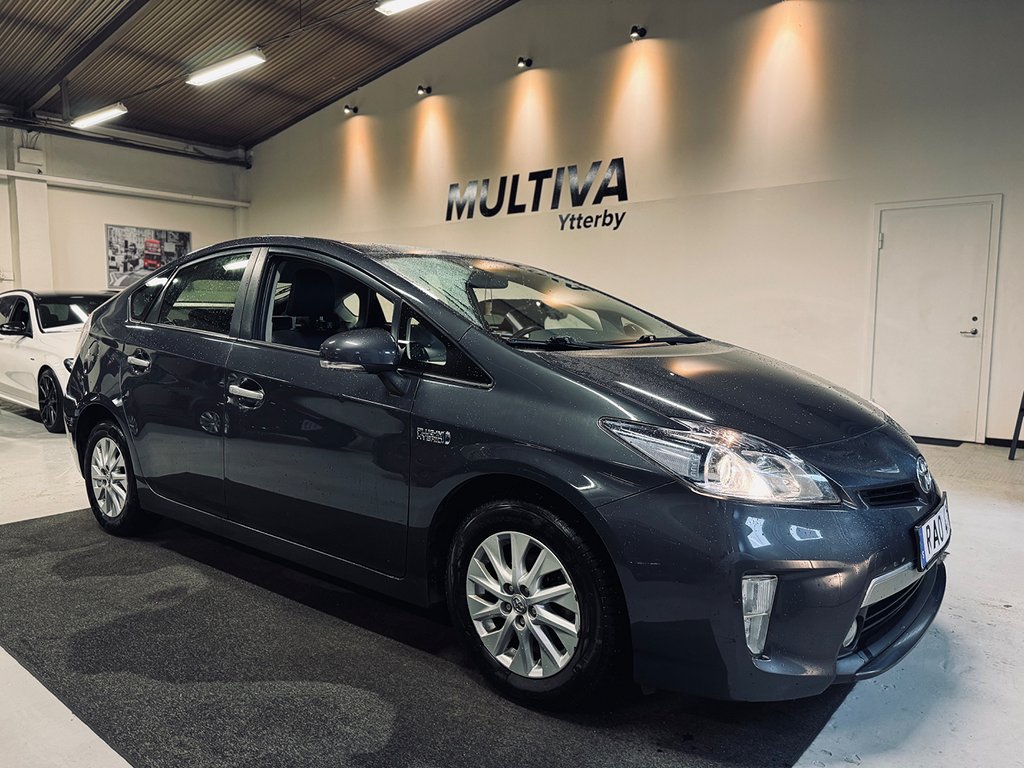 Toyota Prius Plug-in Hybrid 1.8 VVT-i + 3JM Kamera BT NYBES.