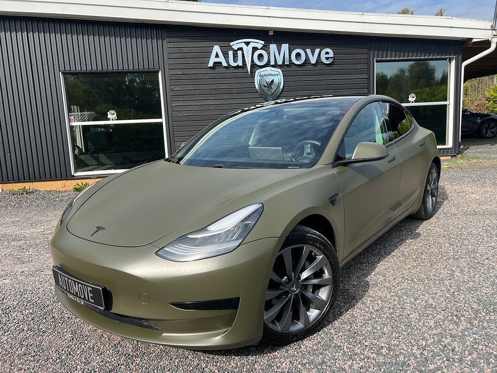 Tesla Model 3 Standard Range Plus. 258hk Nattogrön