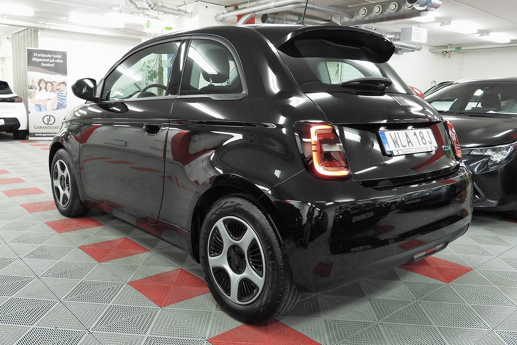 Fiat 500 e 42 kWh SoV hjul Carplay Nybesiktigad Navigation