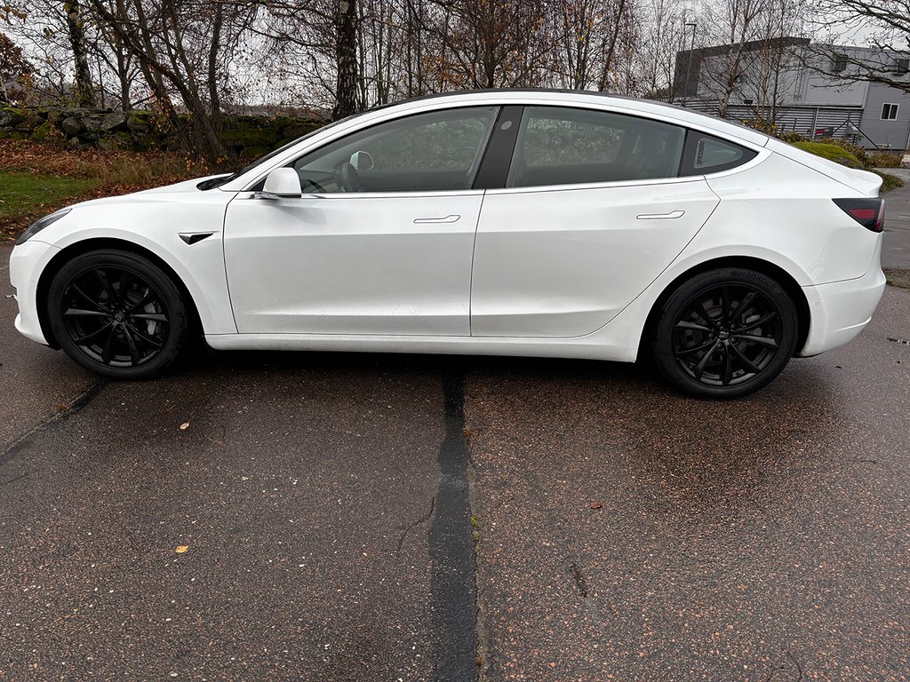 Tesla Model 3 VI KÖPER TESLA MED MOMS FÖR EXPORT!