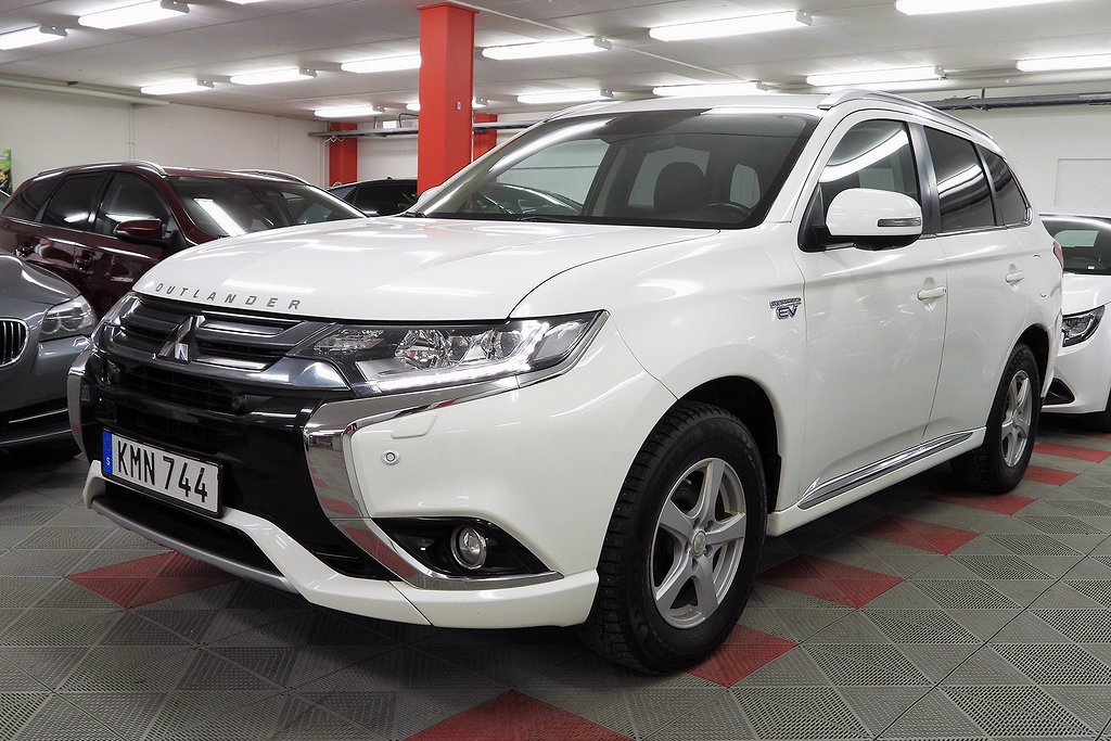 Mitsubishi Outlander PHEV CVT Business Drag SoV Hjul 360° kamera